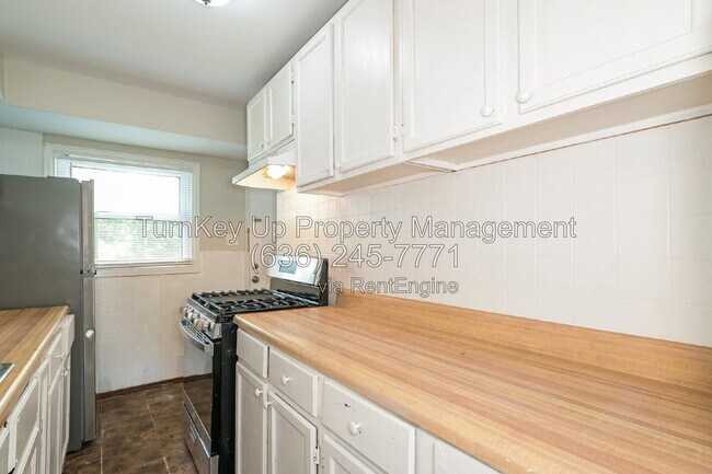 Foto del edificio - 10300 Ross Cir