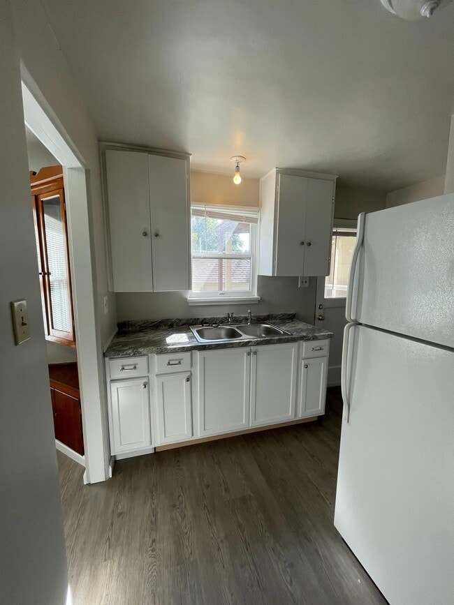 Building Photo - 1312 Juanita St