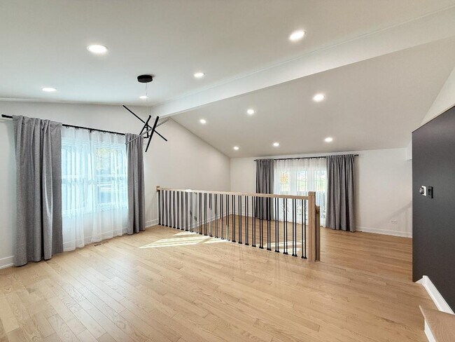 Building Photo - 3103 N Wilshire Ln
