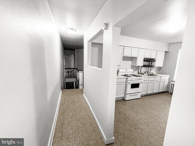 Building Photo - 352 N Gross St