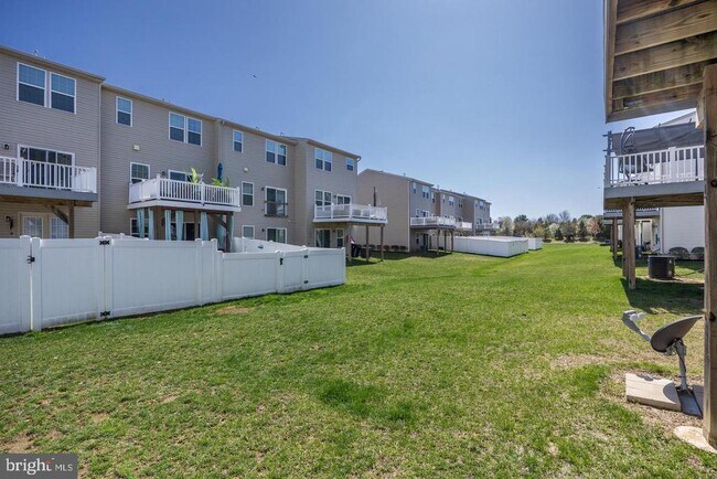 Foto del edificio - 71 Village Green Ln
