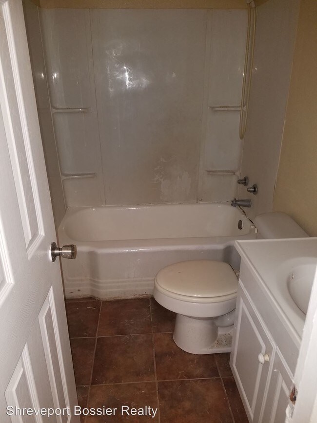 Foto del edificio - 3 br, 1 bath House - 1747 Fulton St
