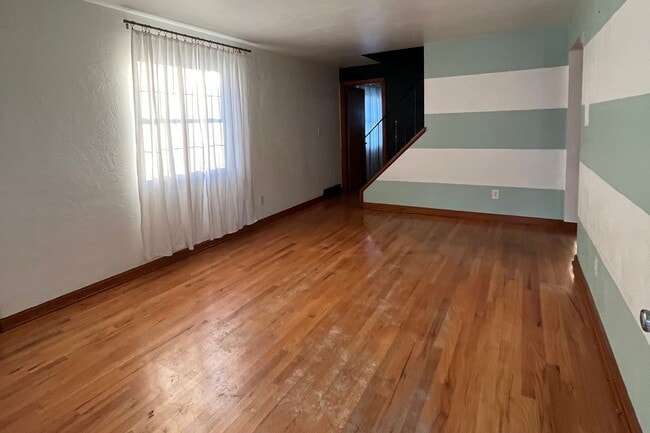 Spacious with lots of natural light - 417 Lamar Ave