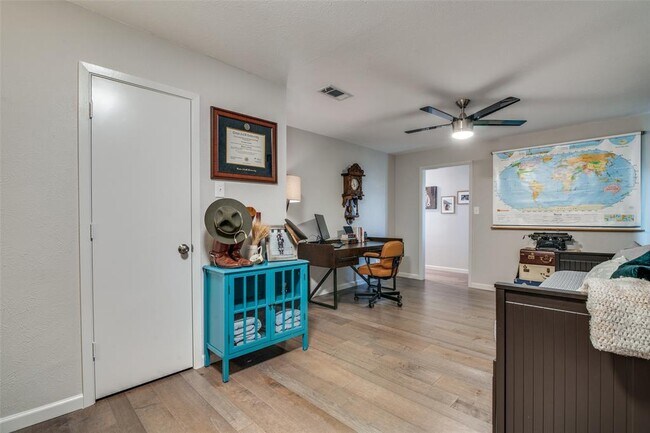 Foto del edificio - 2321 Norway Dr