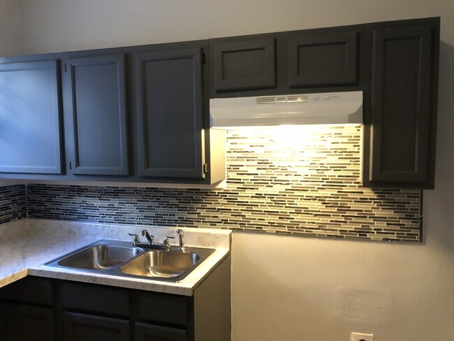Foto del edificio - 743 E Parkway S
