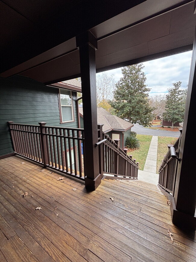 Foto del edificio - 5565 Colonial Chatsworth Cir