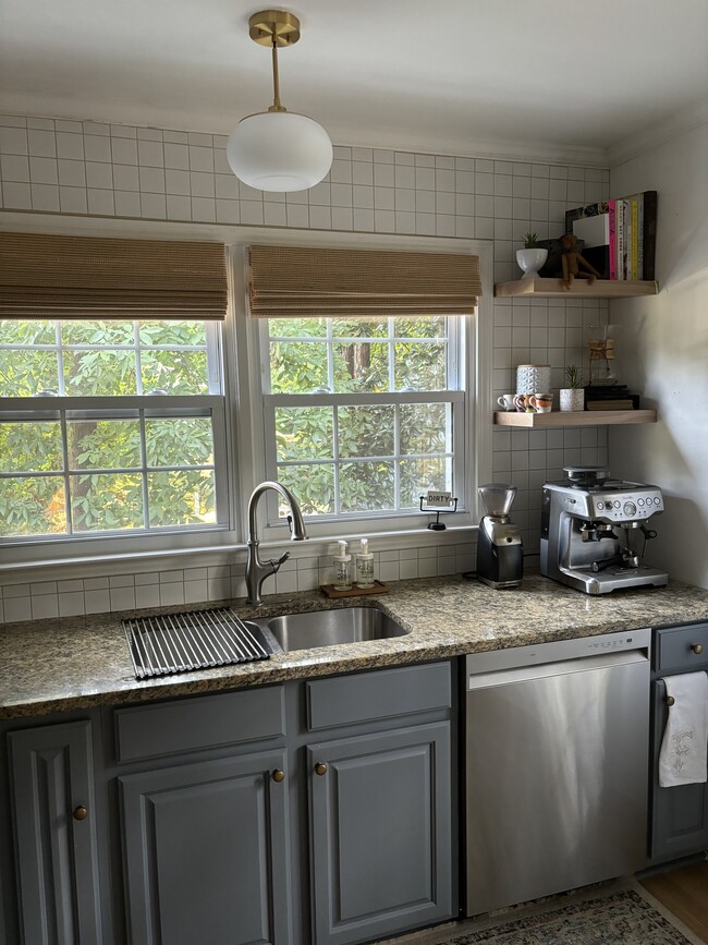 Foto del edificio - 1038 Ralph Rd NE