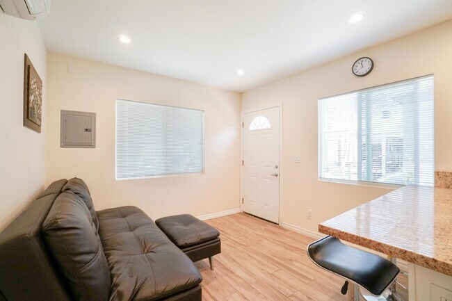 Foto del edificio - 2657 Barry Ave