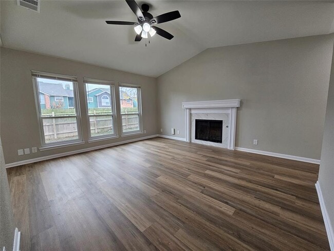 Foto del edificio - 1416 Hyridge Cir