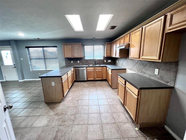 Building Photo - 10603 Acacia Forest tr