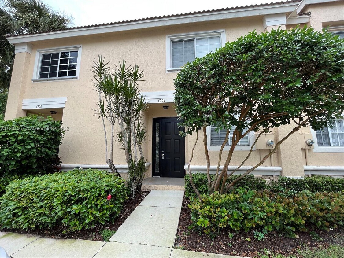 Primary Photo - 4704 NW 57th Pl