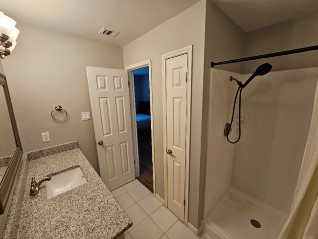 Building Photo - 19403 Youngtree Cir