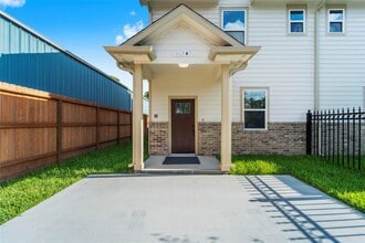 Building Photo - 913 Turner Dr