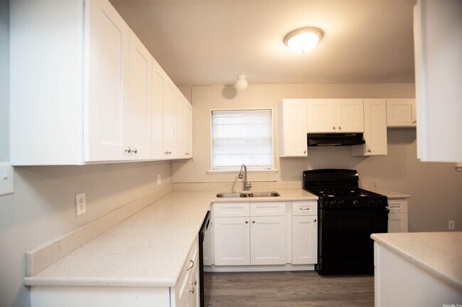 Foto del edificio - 909 Roseclair Dr