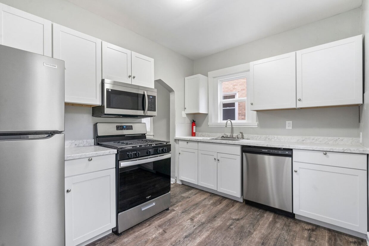 Primary Photo - Beautiful Newly Renovated 3 Bedroom Home I...