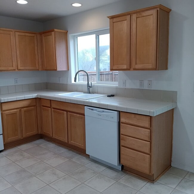 Building Photo - Beautiful Home Available In Bridal Springs Community!