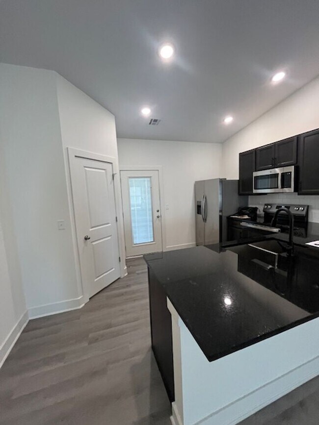 Building Photo - Beautiful 3-Bedroom Family Home for Rent i...