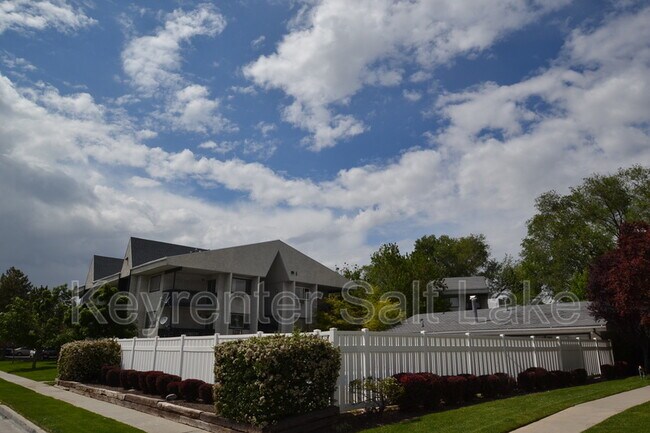 Foto del edificio - 233 E Hill Avenue