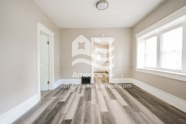 Building Photo - 671 Kilbourn St