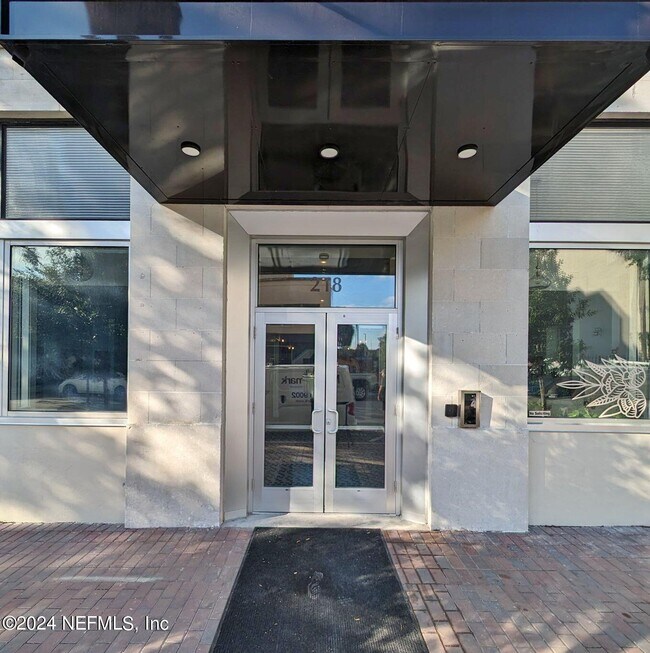 Foto del edificio - 218 E Church St