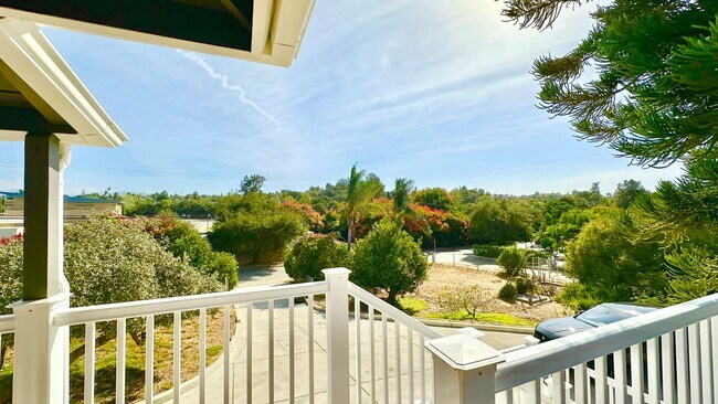 Building Photo - Beautifully Remodeled Home, Spacious & Lar...