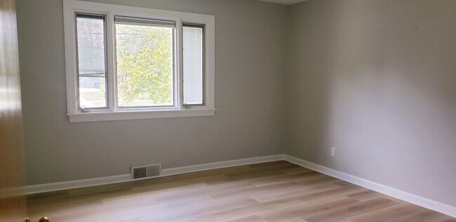Building Photo - 9628 Delray Dr