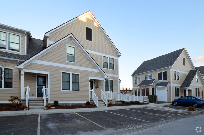 Building Photo - Seaside Village