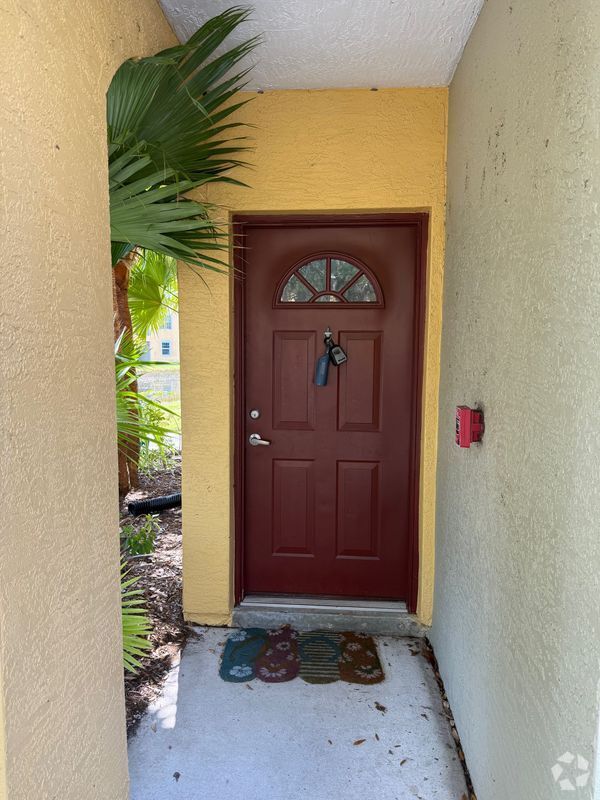 Building Photo - 5681 Bentgrass Dr