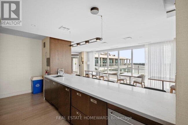 Building Photo - 410 Queens Quay W