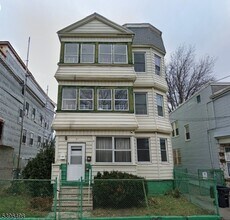 Building Photo - 61 Wainwright St