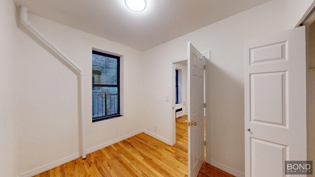 Building Photo - 419 E 73rd St
