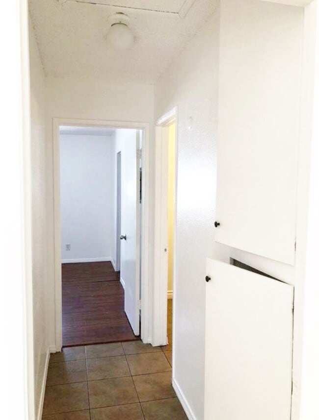 Building Photo - 16615 S Denver Ave