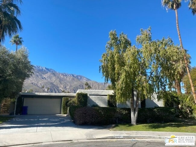 Building Photo - 587 N Saturmino Dr