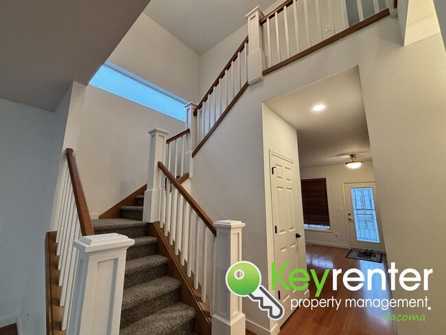 Foto del edificio - Beautiful 4 Bedroom 2.5 Bathroom Tacoma Home for Rent in Quiet Cul-De-Sac Community