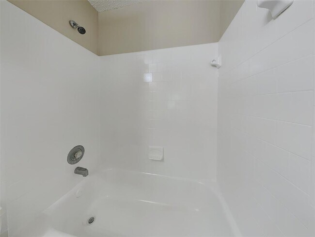 Foto del edificio - 8527 Woodland Willows Dr