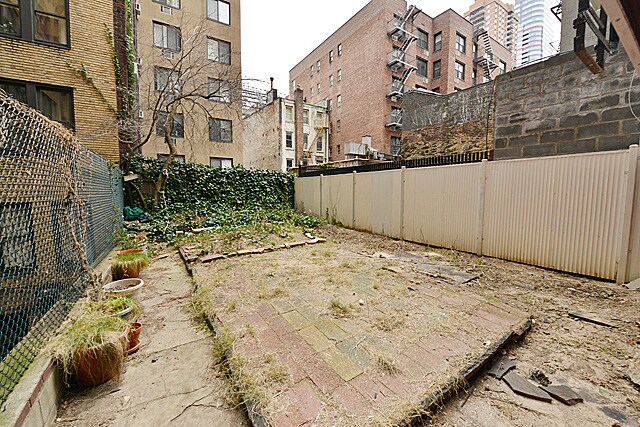 Building Photo - 352 E 55th St