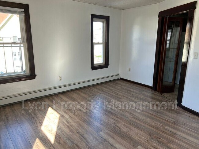 Foto del edificio - 583 S Main St
