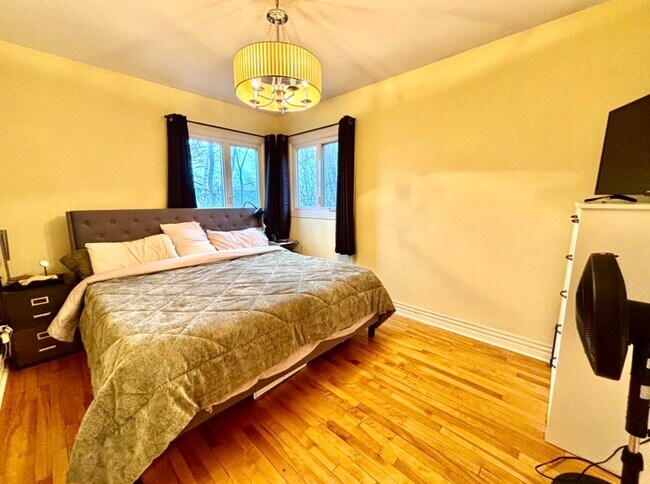 Building Photo - 2 Bedroom Basement Apartment for Rent – Available July 15th