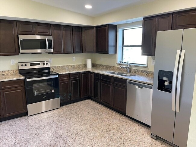 Foto del edificio - 2118 Lake Christie Dr
