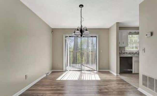 Building Photo - 3/2.5 Duplex In Taylors!