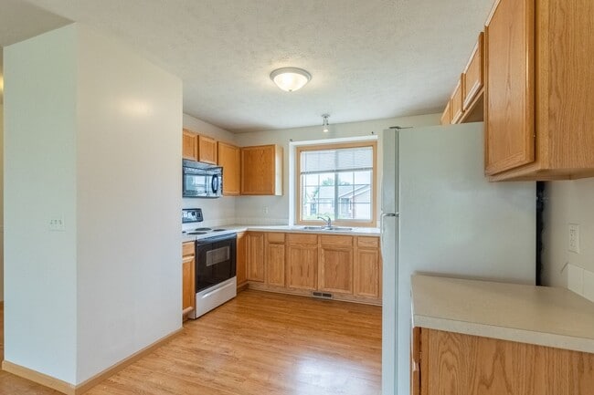 Building Photo - Great Home Close to New Schools and the Fallbrook YMCA