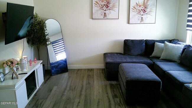 Foto del edificio - 7240 Long Meadow Dr