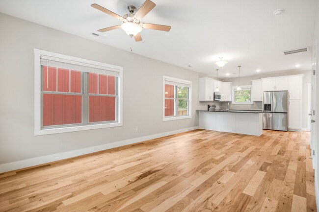 Foto del edificio - 32 Wheeler Rd