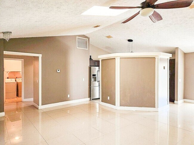 Foto del edificio - Port St. Lucie Home for rent