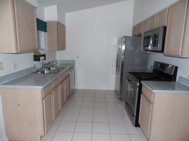 Building Photo - Coming Soon - Lovely 3 bedroom home with f...
