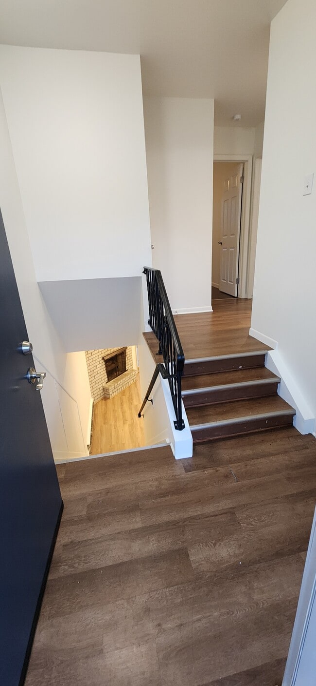 Building Photo - 195 Summit View Ct