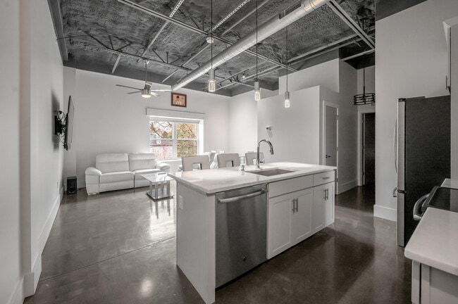 Building Photo - 480 Skain Ave