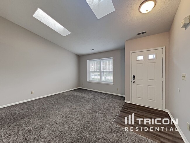 Building Photo - 2343 Rolling Oak Dr