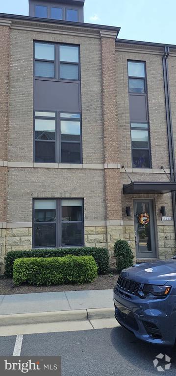Building Photo - 44713 Ellsworth Terrace