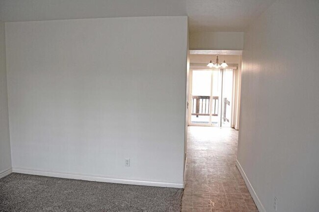 Building Photo - 451 W 730S